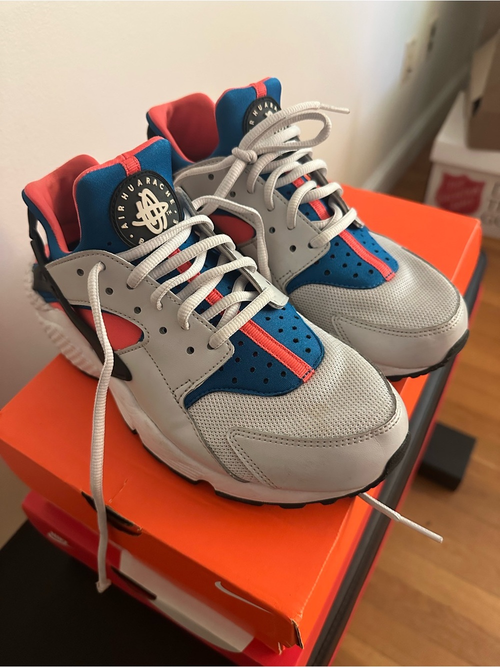 Nike sneakers white, blue & orange